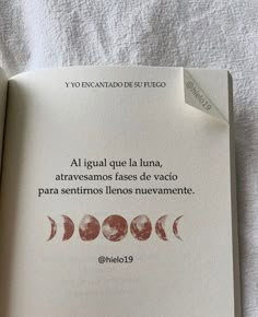 an open book with spanish text and pictures on the pages, in front of a white towel