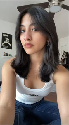 Medium Haircut Inspiration, Medium Length Wispy Haircuts, Just Past The Shoulder Length Hair, Asian Haircut Short Layered, Round Face 90s Haircut, Mid Length Hair Straight Round Face, Small Haircut For Women, Mid Length Black Hairstyles, Hair Cuts Shoulder Length Straight