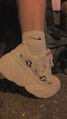 Hello Kitty Shoes, Kitty Clothes, Hello Kitty Clothes, Hello Kitty Aesthetic, Kawaii Shoes, Hello Kitty Pictures