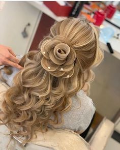 The Remarried Empress Novel, Wedding Hair Tips, The Remarried Empress, Beautiful Wedding Hair, Remarried Empress, Bridal Hair Buns, Quince Hairstyles, Wedding Hair Inspiration, Hair Up Styles