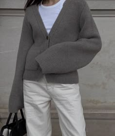 Cardigan Grey Outfit, Grey Cardigan Outfit Fall, Grey Combo Outfit, Grey Knit Cardigan Outfit, Cream Cardigan Outfits, Khaite Aesthetic, Grey Cardigan Outfit Aesthetic, Grey And Cream Outfit, Khaite Cardigan Outfit