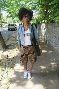 Camo Shorts, Shorts Outfit, Cooler Look, Looks Street Style, Festival Looks, Black Women Fashion, Blue Jean