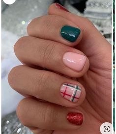 Christmas Nails Short, Christmas Gel Nails, Cute Gel Nails, Xmas Nails, Dipped Nails, Manicure Y Pedicure, Nails Short, Fancy Nails, Short Acrylic Nails