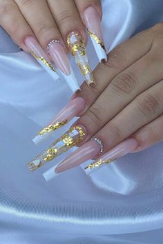 White And Gold Foil Nail Designs, Nails Weiss, White And Gold Nails Acrylic Long, Birthday Nail Designs, Latest Nail Designs, Cow Nails, Creative Nail Designs, Glow Nails, Colored Acrylic Nails