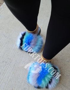 Full and colorful womens, girls and babies fur slippers. Goes up to size 15 in adult size. Fur Leg Warmers, Crocs Fashion, Cute Outfits With Jeans, Cute Shoes Heels, Comfy Slippers