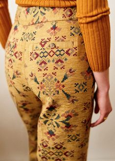 Ankle-length jacquard trousers;Turn-up hems;Slant pockets and faux welt pockets with button on back;Defined front and back pleats;Zip and button fastening;Inside leg length: 69 cm / 27.2 in (for a size EU36/UK8) Retro Fashion Outfits, Fashion Bug, Skin Discoloration, Trouser Style, Clothes Horse, New Wardrobe, 70s Fashion, Work Fashion, Trouser Jeans