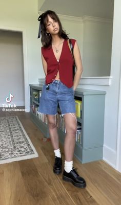 Outfits With Mary Janes, Outfit Tomboy, Drippy Fits, Vest Outfit, Summer Shorts Outfits, Vest Outfits, College Outfits, Perfect Outfit