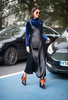 Slip Dress Street Style, London Fashion Week Street Style, London Fashion Weeks, Street Style Fall Outfits, Walking Down The Street, Giovanna Battaglia, Anna Dello Russo, Street Dress, Looks Street Style