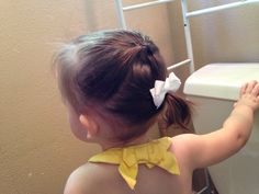 Toddler Hair Style. Easy and quick hairstyle for a toddler girl! Quick Hairstyle, Baby Pony, Fast Hairstyles, Quick Hairstyles