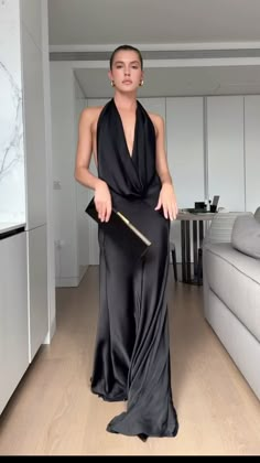 Black Silk Maxi Dress Outfit, Black Silk Maxi Dress, Elegant Ootd, Wedding Guest Dress Inspiration, Rich Auntie, All Black Outfits, 27 Dresses, Day Outfit Ideas, Maxi Dress Outfit