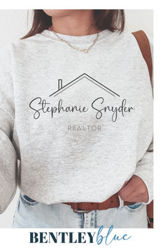 Looking for a gift to give your realtor friend, or are you a realtor who wants a cute modern custom realtor outfit to wear to showings and client meetings? This personalized realtor sweatshirt makes a great gift for her, gift for bussiness friend, real estate gift, realtor gift! Casual Realtor Outfits, Realtor Outfits, Realtor Shirts, Real Estate Agent Outfits, Real Estate Buyers Guide, Realtor Signs, Estate Design, Real Estate Gifts