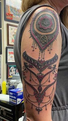 300+ Best ARM Tattoo Ideas for Women in 2023 Female Small Tattoos, Arm Tattoo Ideas For Women, Small Tattoo Ideas For Men, Stencils Tattoo, Arm Tattoo Ideas, Cool Arm Tattoos, Best Tattoos For Women, Small Tattoo Ideas