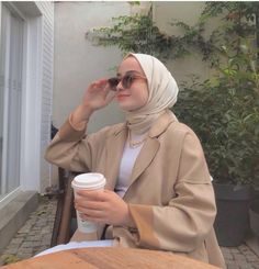 Hijab Fashion Summer, Hijabista Fashion, Stylish Hijab, Mode Turban, Muslim Outfits Casual, Hijab Style Casual, Hijabi Fashion Casual, Hijabi Style, Casual Hijab Outfit