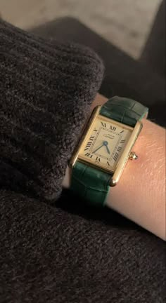 Retro Watches Women, Vintage Watch Aesthetic, Old Money Watches, Old Money Accessories, Old Money Watch, Hand Watches, Pretty Watches, Skandinavian Fashion