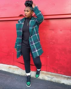 Girly Tomboy Outfits, Girly Tomboy, Outfits Black Women, Tomboy Outfits, Tomboy Style Outfits, Mode Casual, Chill Outfits, Plaid Coat, Streetwear Fashion Women