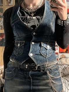 ⚡Buy 2023 Button Front Denim Corset Top Blue S under $27.00 in Tops&Tees at AnotherChill.com Online. Style: Casual/Street/Y2K/Sexy/Sweet/Punk/Vintage/Cute/Hip Pop. Fabric: Cotton Blend. Fit: Slim fit. Neckline: V Neck. Sleeve Length: Sleeveless. : Embrace vintage vibes with our chic retro-inspired denim corset. This slim-fit top is perfect for streetwear fashion and layering. Featuring a plunge v-neck and paneled stitch seam design, it adds a touch of retro charm to any outfit. The dainty pocket Sleeveless Denim Jacket, Womens Denim Vest, Denim Corset Top, Streetwear Mode, Denim Corset, Punk Vintage, Y2k Denim, Denim Patterns, Slim Denim