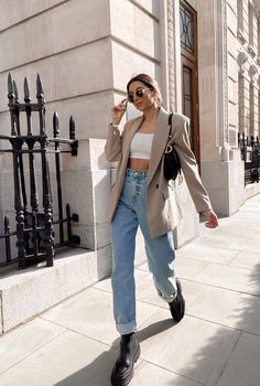 Chic Job Interview Outfit, Baggy Blazer Outfits For Women, Autumn Nyc Outfits, Spring In Nyc Outfit, Outfits Blazer Beige, Spring Nyc Outfit, Otdd Outfit, Nyc Outfits Spring, Nyc Outfits Fall