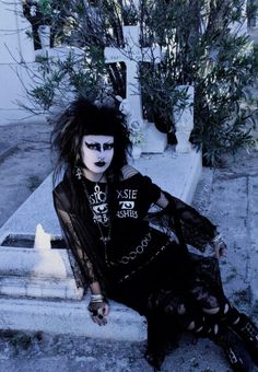 Real Goth, Alt Goth Outfits, Trad Goth Outfits, Deathrock Fashion, Dark Gothic Fashion, Goth Outfit Inspo, Types Of Goth, Modern Goth