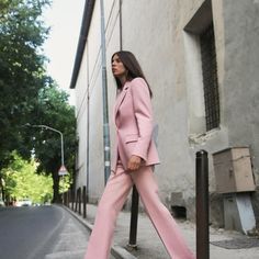 Fitted Blazer With Lapel Collar And Long Sleeves With Shoulder Pads. Front Flap Pockets. Interior Lining. Front Double Breasted Button Closure. Pink Suits With Button Closure For Work, Chic Spring Suits With Button Closure, Pink Lapel Collar Suit For Fall, Pink Suit With Lapel Collar For Fall, Feminine Blazer With Button Closure For Work, Tailored Pink Suit For Fall, Tailored Pink Suits For Fall, Tailored Feminine Blazer With Lapel Collar, Elegant Pink Suit For Fall