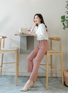 Korean Trends, Korean Fashion Work, Modesty Outfits, Womens Office, Office Casual Outfit, Corporate Attire, Fashion Office, Office Outfits Women, Shirts Women Fashion