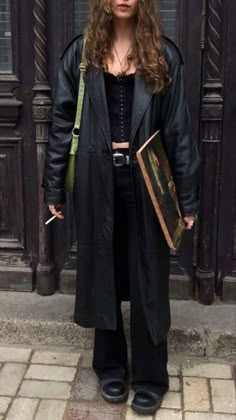 Long Black Leather Jacket Outfit, Oc Fashion, Look 80s, Jo March, Dress Better, Mode Hippie, Neue Outfits, Inspo Board, Looks Black