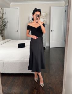 Petite Tutorial: How to Hem Jeans Without Sewing Valentines Day Date Night Outfit, Formal Dinner Outfit, Valentines Day Date Night, Satin Outfit, Black Satin Skirt, Satin Skirt Outfit, Satin Slip Skirt, Valentines Day Date, Date Dresses