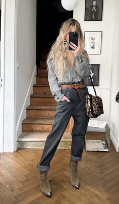 Fall Winter Boho Outfits, Cowboy Denim Outfit, Cowboy Boots With Pants, Winter Outfits Boho Chic, Jeans Tucked Into Cowboy Boots, Boho Autumn Outfits, Boho Chic Winter Outfits, Cowboy Boots And Jeans, Boots And Jeans