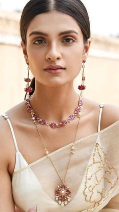 Delicate Indian Jewellery, Pearl Jewelry Indian Traditional, Simple Necklace Gold, Autumn Jewelry, Diamond Pendants Designs, Indian Bridal Jewelry Sets