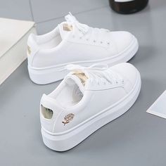 Olivia Mark - Flat Bottom Fashion Sneakers Low-Cut White Casual Shoes Sepatu Platform, Women Shoes Fashion, White Casual Shoes, Women Casual Shoes, Fashion Bottoms, Girly Shoes, Smart Casual Outfit, White Shoes Women, Women Sneakers