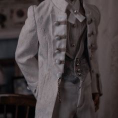 Prince Aesthetic Royal White, Prince Clothes Royal Aesthetic, Victorian Clothing Aesthetic, Victorian Aesthetic Clothes, Kingcore Aesthetic, Royalcore Clothes, Prince Aesthetic Outfit, Prince Clothes Royal, Prince Attire