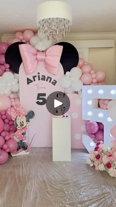 a room filled with balloons and minnie mouse decorations