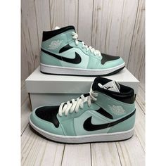 Nike Air Jordan 1 Mid Light Dew Womens Size 12 Aqua Teal Black Bq6472 300 Rare Brand New In Original Box. 100% Authentic Or Your Money Back. Shipped Via Priority Mail With Tracking Information. Please Feel Free To Contact Us For Any Questions. Thank You For Visiting Our Store.