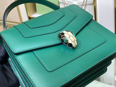 Size: 20cm*16cm*9cm It comes with Dust box, Care manual, Tag, and Paper bag. Handheld Shoulder Bag With Original Box As Gift, High-end Tote Bag For Gift, High-end Rectangular Shoulder Bag Fashion Accessory, High-end Tote Box Bag For Gift, High-end Tote Box Bag As Gift, Green Shoulder Bag With Original Box For Travel, High-end Bags With Detachable Handle For Gift, Designer Tote Satchel As Gift, High-end Tote Shoulder Bag As A Gift