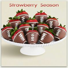 a bowl full of chocolate covered strawberries with the words gift description on it's screen