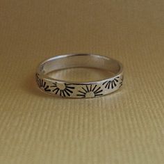 Art Metal Jewelry Ideas, Etsy Rings Silver, Different Rings, Sunburst Pattern, Indie Jewelry, Funky Jewelry, Cute Rings, Silver Band Ring