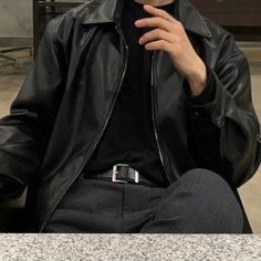 Look 80s, Guys Clothing Styles, The Perfect Guy, Black Leather Jacket, Aesthetic Outfits, Outfits Aesthetic, Black Jacket, A Black