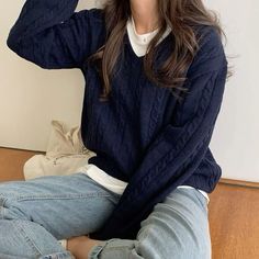 Pippa Fitz Amobi Outfits, Pippa Fitz Amobi, Blue Sweater Outfit, Holly Jackson, Elegantes Outfit Damen, Dark Blue Sweater, Navy Outfit, Uni Outfits, Fit Ideas