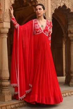 Floral Anarkali, Wedding Guest Outfit Ideas, Anarkali Designs, Anarkali With Dupatta, Indian Suit, Bridal Sari, Designer Anarkali Dresses, Printed Embroidery, Red Wedding Dress