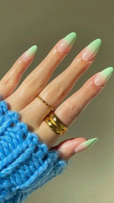 St Patricks Nail Designs, Saint Patrick Nail, Simple Spring Nails, Ombre Manicure, St Patricks Day Nails, Green Nail Art, Pink Ombre Nails, Green Nail Designs