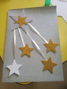 some gold and white stars are on a card