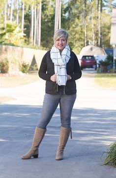 Grey Jeans Outfit Winter, Gray Jeans Outfit, Comfy Aesthetic, Coral Sweater