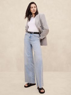 High-Rise Wide-Leg Raw Hem Jean | Banana Republic Factory Styling Wide Leg Jeans, Jeans And Bodysuit, Wide Leg Jeans For Women, Sling Back Shoes, Wide Leg Jeans Outfit, Flats Outfit, Stretch Denim Fabric, Sophisticated Outfits, Jean Vintage