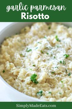 Garlic parmesan risotto with cheese and parsley on top. Risotto Recipes Parmesan, Garlic Parmesan Risotto, Easy Risotto, Risotto Recipes Easy, Best Risotto, Best Side Dish, Parmesan Risotto, Crispy Chicken Recipes, Risotto Recipe