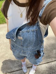 Overalls Women Aesthetic, Overall Tank Top Outfit, Denim Overalls Outfits, Fancy Overalls Outfit, Aesthetic Overalls Outfit Short, Cute Overalls Aesthetic, Coquette Overalls Outfit, Overalls Outfit Aesthetic Summer