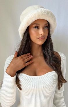 Fluffy Bucket Hat Outfit, Bucket Hat Outfit, Cow Hat, Fluffy Bucket Hat, Bucket Hat Style, Faux Fur Hat, Fashion Top Outfits, Hat Style, Outfits With Hats