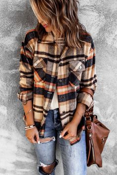 •Sweet yet rugged plaid details adorn this cozy shirt •Designed with a button front, long sleeves, large front pockets & an oversized design •Soft & warm for chilly seasons, and the plaid print is very classic and chic •So cute to bundle up in no matter if you are staying in or going out Winter Mode, Mode Casual, Flannel Jacket, Long Sleeve Flannel, Plaid Fashion, Pocket Shirt, Plaid Jacket, Plaid Print, Plaid Flannel