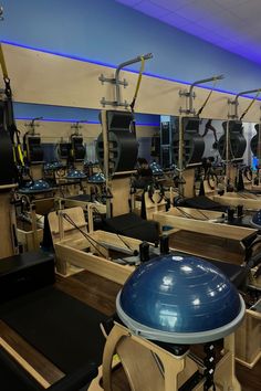 Pitales class Reformer Pilates Studio, Pilates Studios, Club Pilates, Pilates Aesthetic, Reformer Pilates, Pilates Studio, Group Fitness, Pilates Reformer, Wellness Fitness