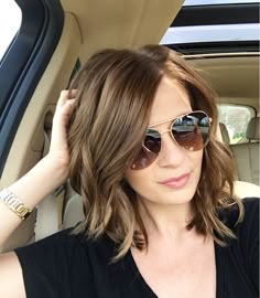 This color 😍 Hairstyles Cut, Messy Bob Hairstyles, Long Face Hairstyles, Hairstyles Women, Women's Hairstyles, Hair Styles 2017, Business Hairstyles, Penteado Cabelo Curto