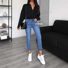 Jenny Lin, Chique Outfits, Jeans Fashion, Every Color, Instagram Foto, College Outfits, Outfits Casuales, White Sneakers, Cute Casual Outfits