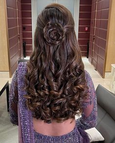 Hair Styles Design, Hairstyles For Engagement, Lehenga Look, Girls Hair Styles, Dress Types, Indian Reception, Hairstyle Examples